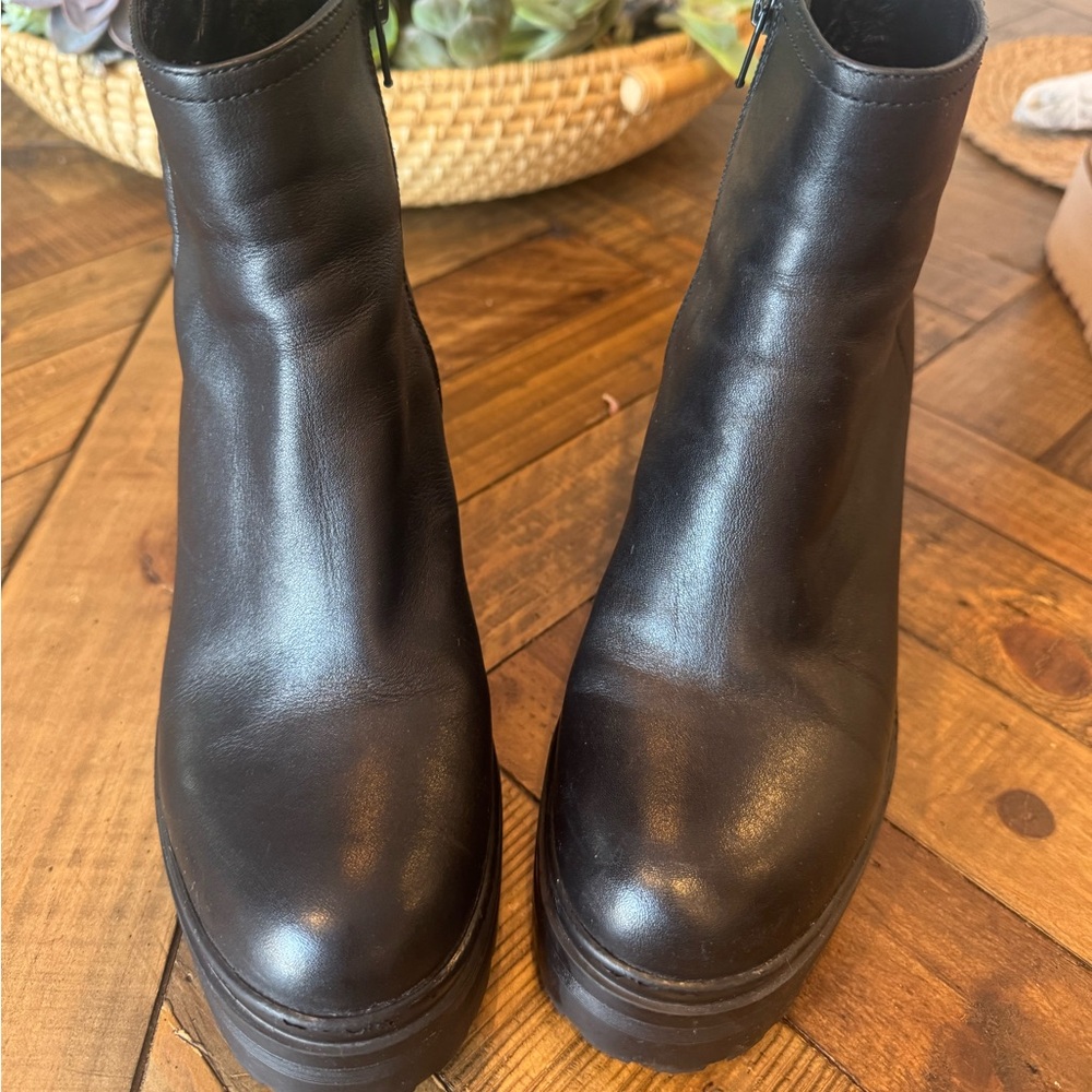 Jeffrey Campbell Lug Sole boot size 8